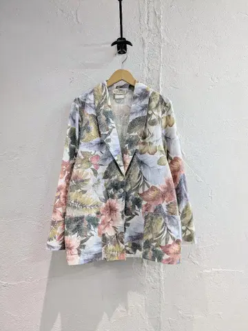 꽃잎 패턴 맞춤 재킷