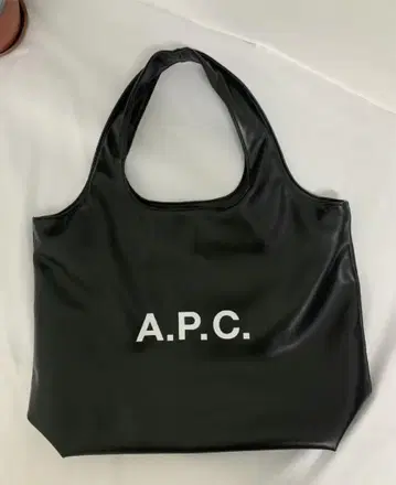 아페쎄 블랙 숄더백