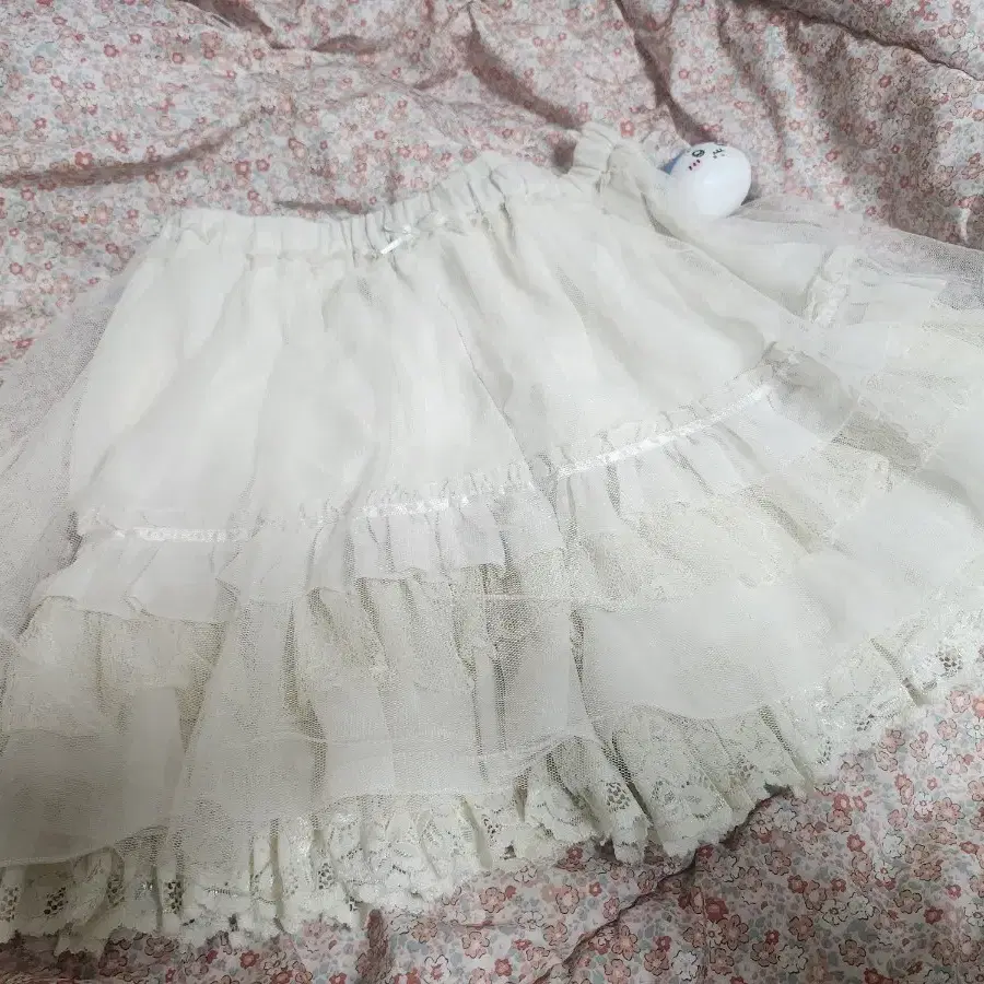 Roughneck Tutu Pants Skirt Cream on Bunjang Global Site.