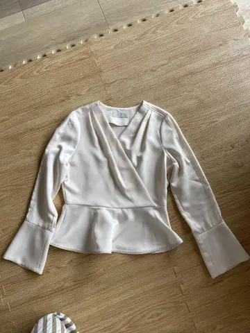 CELFORD 화이트 랩 블라우스