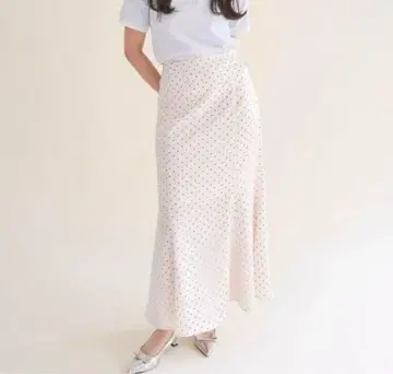 muguet gloss dot satin skirt 뮈게 스커트