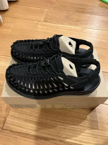 KEEN UNEEK 샌들 블랙 26cm