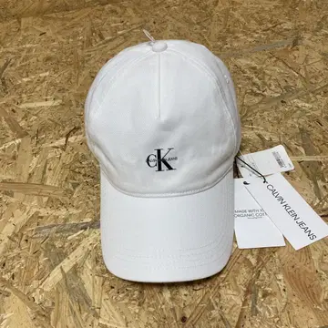 새상품 택 포함 캘빈클라인 진 캡 화이트 K607094