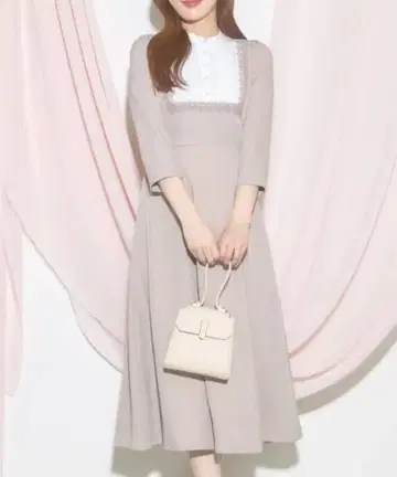tocco closet 요크 레이스 절개 레이스업 긴팔 원피스 베이지