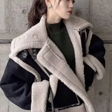 EMODA 숏 페이크 무스탕 블루종
