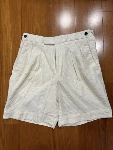UNITED ARROWS 화이트 숏 팬츠