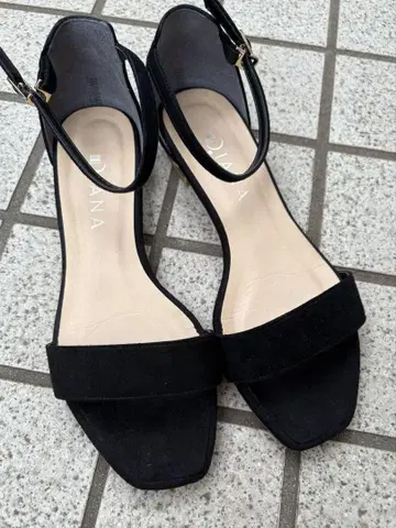DIANA 블랙 스웨이드 샌들 24cm