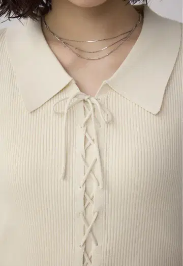아이보리 숏 슬리브 상의