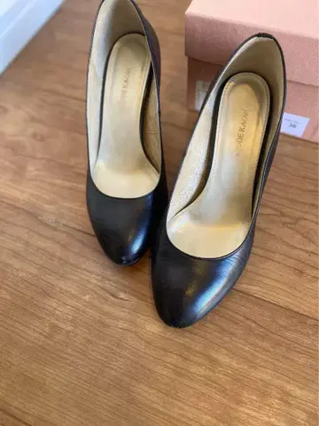 블랙 스틸레토 하이힐