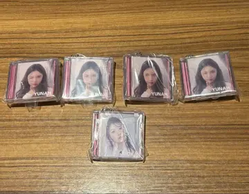 ILLIT 아이릿 유나 모카 미니 CD 컬렉션 가챠