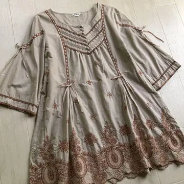 잉게보그 꽃 자수 핀턱 리본 7부 소매 튜닉 블라우스