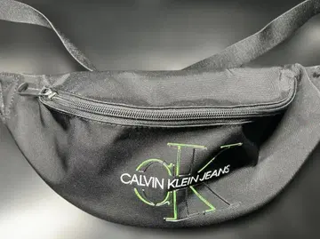 CALVIN KLEIN 바디 백 숄더백