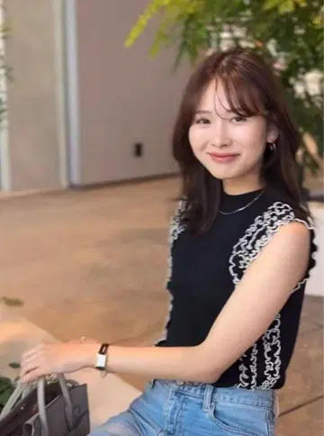 Aimeine 에메인 * 백 오픈 사이드 프릴 니트