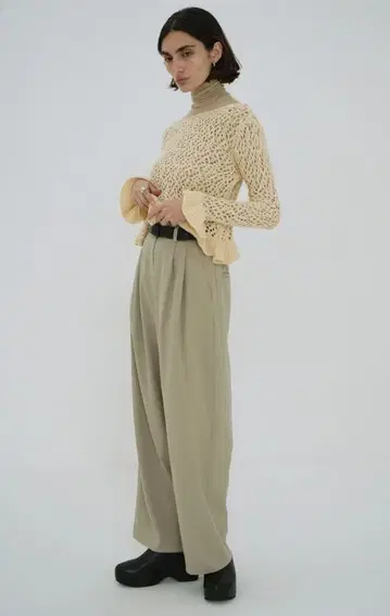 클레인 베이직 탭 팬츠 베이지