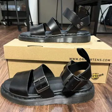 Dr. Martens 블랙 샌들 GRYPHON