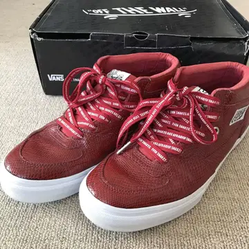 DQM x Vans "3 Feet High" 반 캐빈 볼트