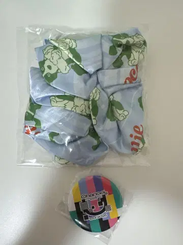 녹색과 노란색 사회 가챠 2개