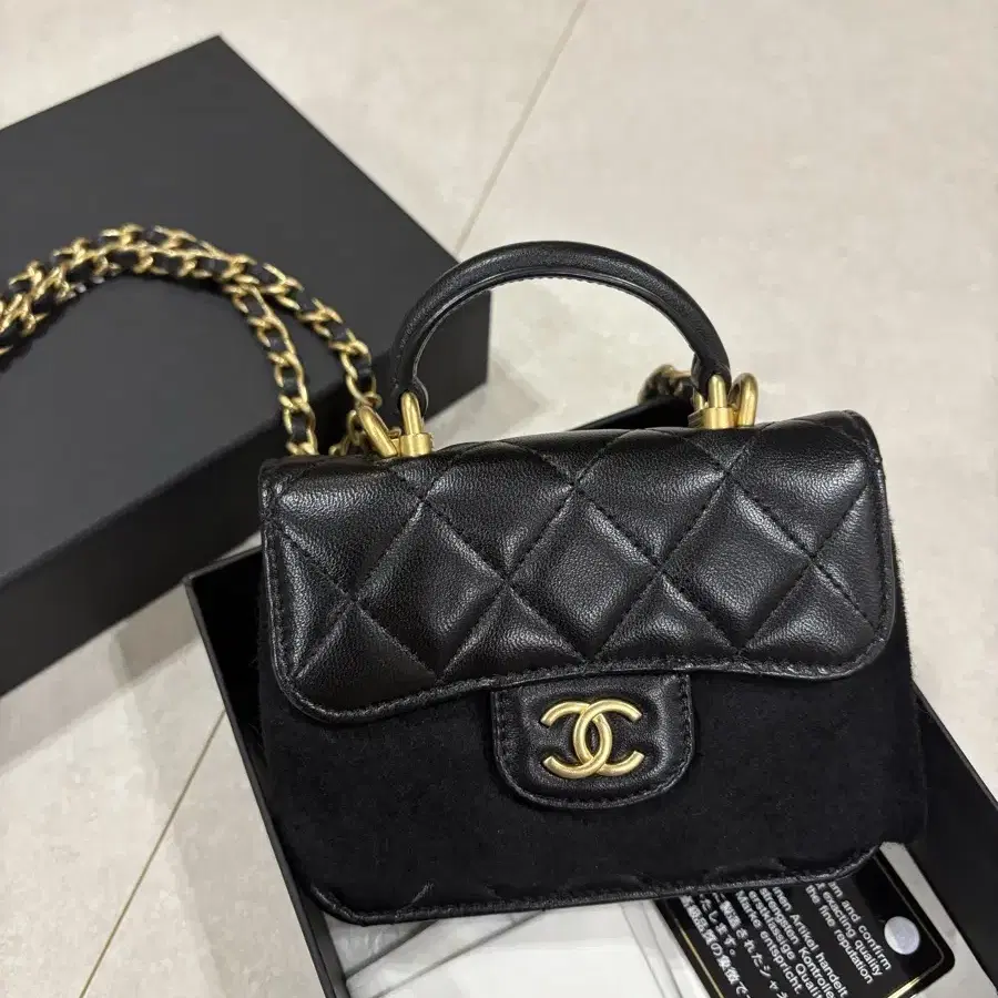CHANEL ブラック レザー フラットシューズ ほぼ新品】CHANEL 黒 バレエシューズ フラットシューズ