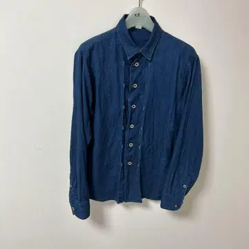 다크 블루 버튼 셔츠