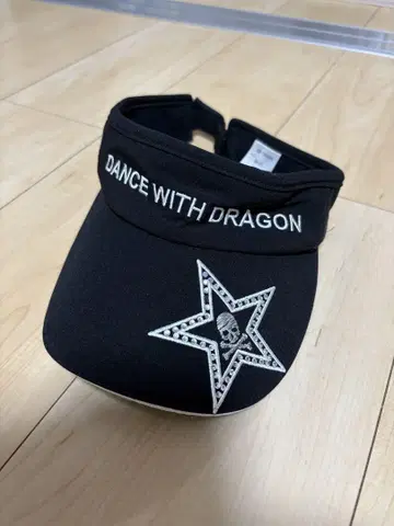 DANCE WITH DRAGON 바이저 블랙
