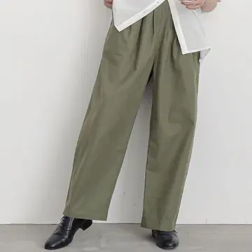 카키 배럴 레그 팬츠 턱이 있는