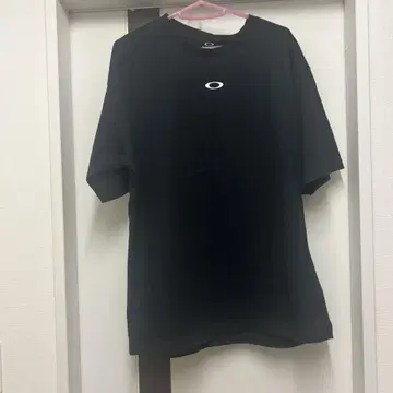 오크리 티셔츠 M 사이즈