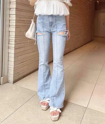 사이드 리본 컷 아웃 플레어 데님 팬츠 라이트 블루 S
