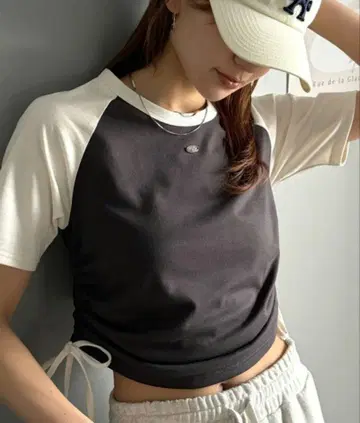 플레이트를 사용한 래글런 티셔츠