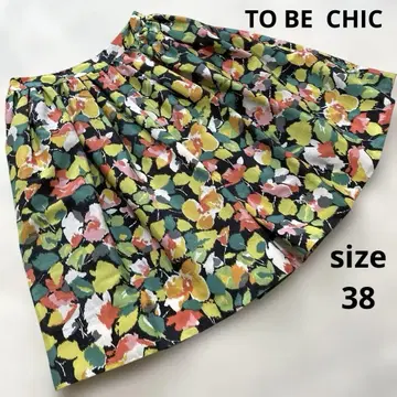 새상품급 TO BE CHIC 투 비 시크 꽃무늬 플레어 스커트