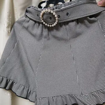 에블린 체크 무늬 숏 팬츠, 프릴 포함