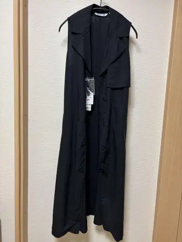 유니클로 블랙 슬리브리스 롱 셔츠 원피스