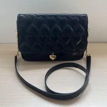 모스키노 하트 퀼팅 숄더백 MOSCHINO 블랙