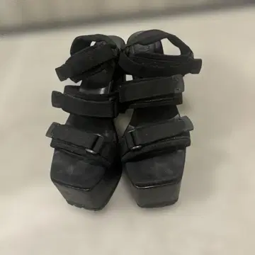 GYDA 샌들
