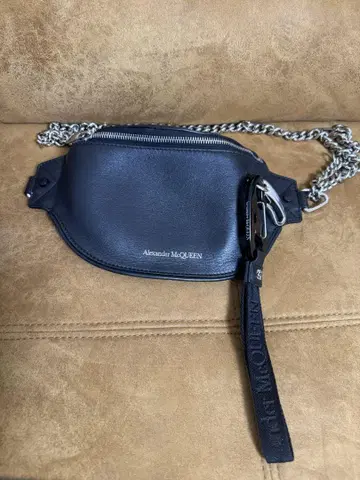Alexander McQueen 블랙 바디백