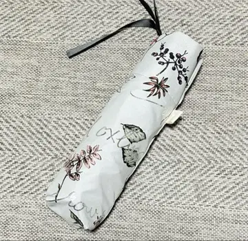 질스튜어트 은박 로고 올 패턴 우천 겸용 UV 경량 접이식 우산