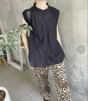 Spick & Span 셔링 슬리브리스 블라우스