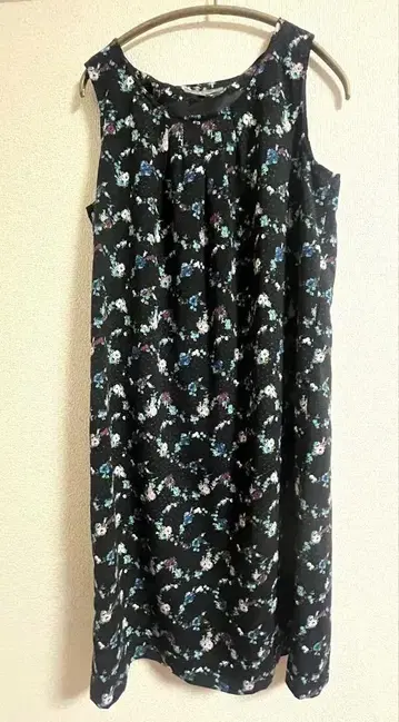 LAURA ASHLEY 로라 애슐리 블랙 플라워 원피스 11호
