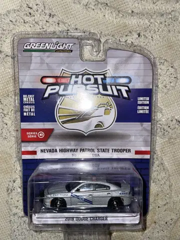 그린 라이트 DODGE CHARGER 1/64
