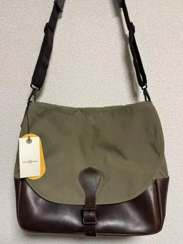 미사용 새상품 ARTS&CRAFTS 헌팅 숄더백