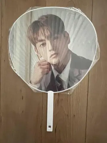n.SSign SUNGYUN 송윤의 부채