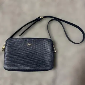 라코스테 LACOSTE 숄더 백 가죽 네이비 미사용품 가격 인하!