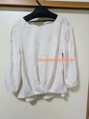 StrawberryFields 티셔츠
