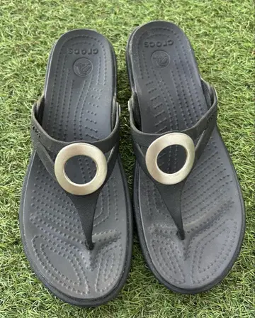 Crocs 블랙 플립플랍 23.5cm