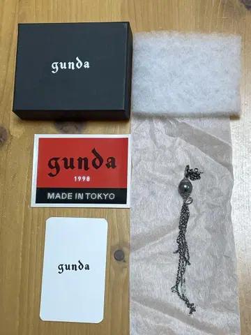 gunda 한쪽 귀에 착용하는 귀걸이