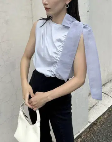 새상품 SNIDEL 벨로아 리본 개더 컷 풀오버 슬리브리스 티셔츠