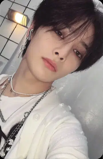 스트레이키즈 I.N 락-스타 손