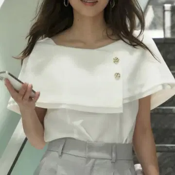 JUSGLITTY 케이프 스타일 블라우스 화이트