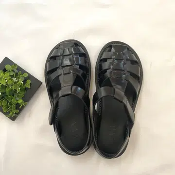 자라 블랙 스트랩 샌들