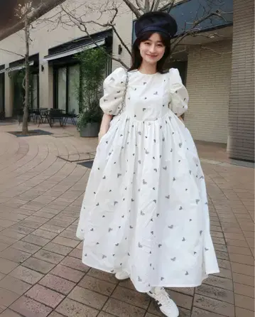 비비.에밀리 하트 드레스