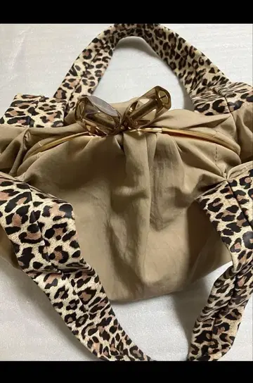 고품질! Bejoueld 비쥬엘드 가마구치 백 레오파드